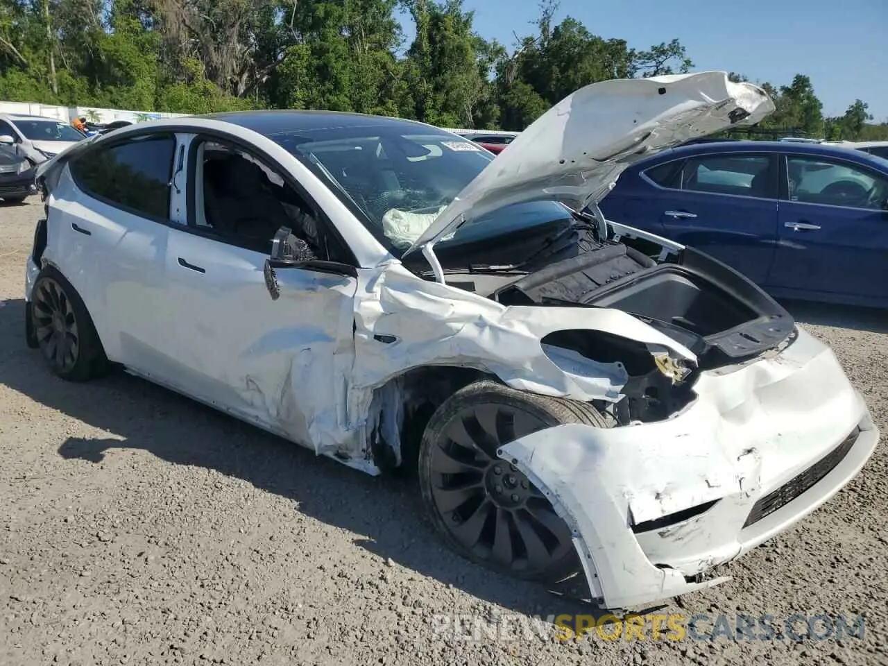 4 Photograph of a damaged car 7SAYGDEF4RF064210 TESLA MODEL Y 2024