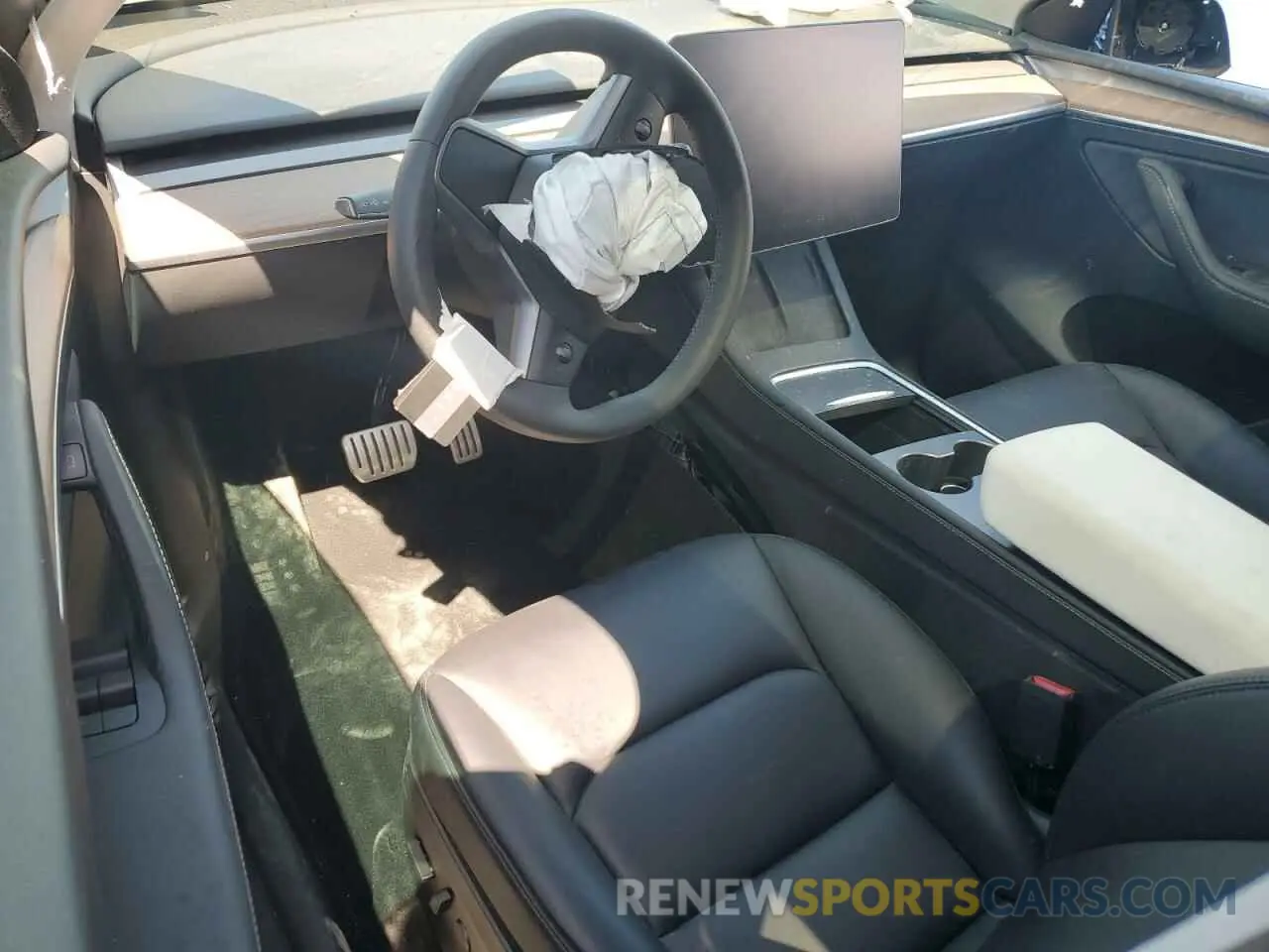 8 Photograph of a damaged car 7SAYGDEF4RF064210 TESLA MODEL Y 2024