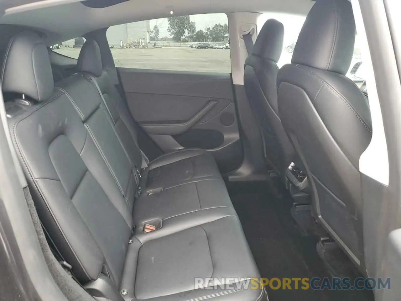 10 Photograph of a damaged car 7SAYGDEF4RF093058 TESLA MODEL Y 2024