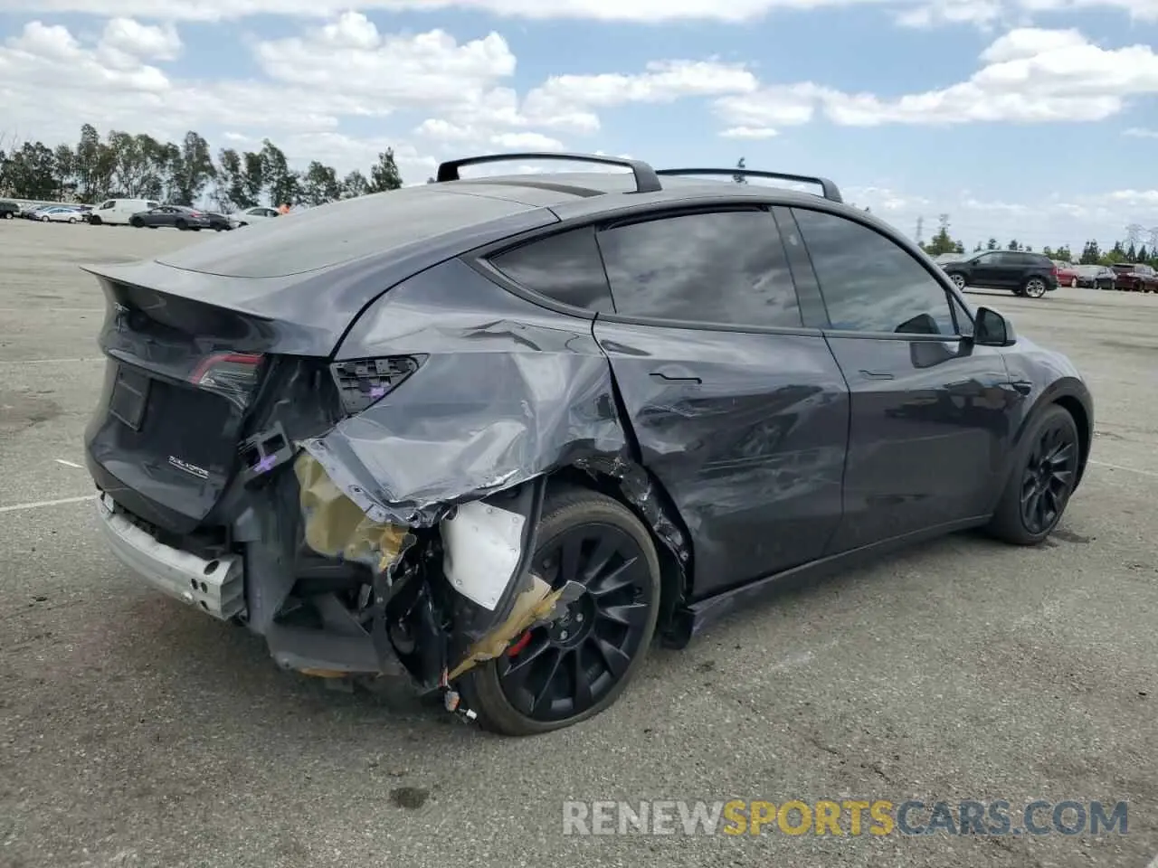 3 Photograph of a damaged car 7SAYGDEF4RF093058 TESLA MODEL Y 2024