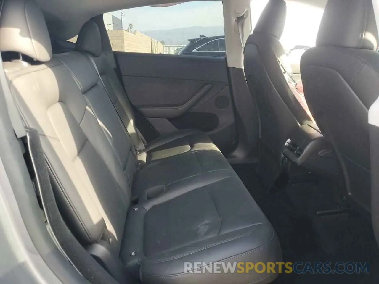 10 Photograph of a damaged car 7SAYGDEF5RA289071 TESLA MODEL Y 2024