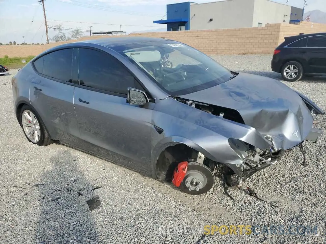 4 Photograph of a damaged car 7SAYGDEF5RA289071 TESLA MODEL Y 2024
