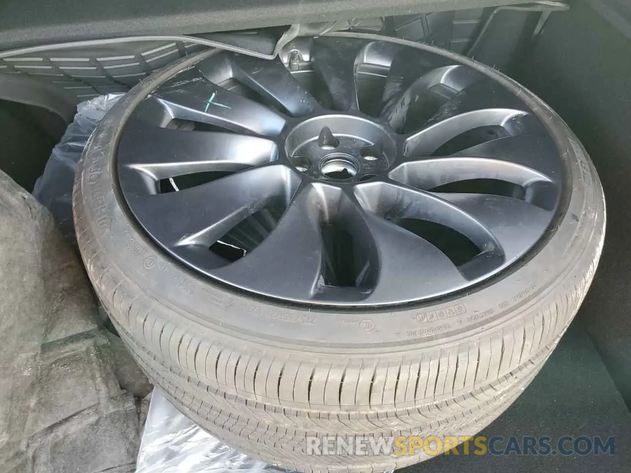 12 Photograph of a damaged car 7SAYGDEF5RA294156 TESLA MODEL Y 2024