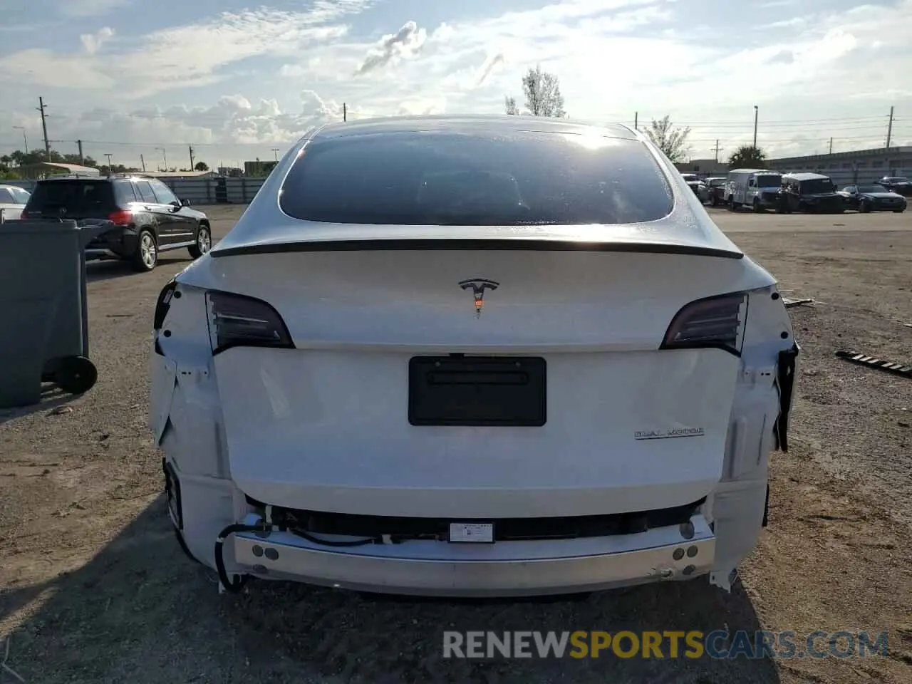 6 Photograph of a damaged car 7SAYGDEF5RA294156 TESLA MODEL Y 2024