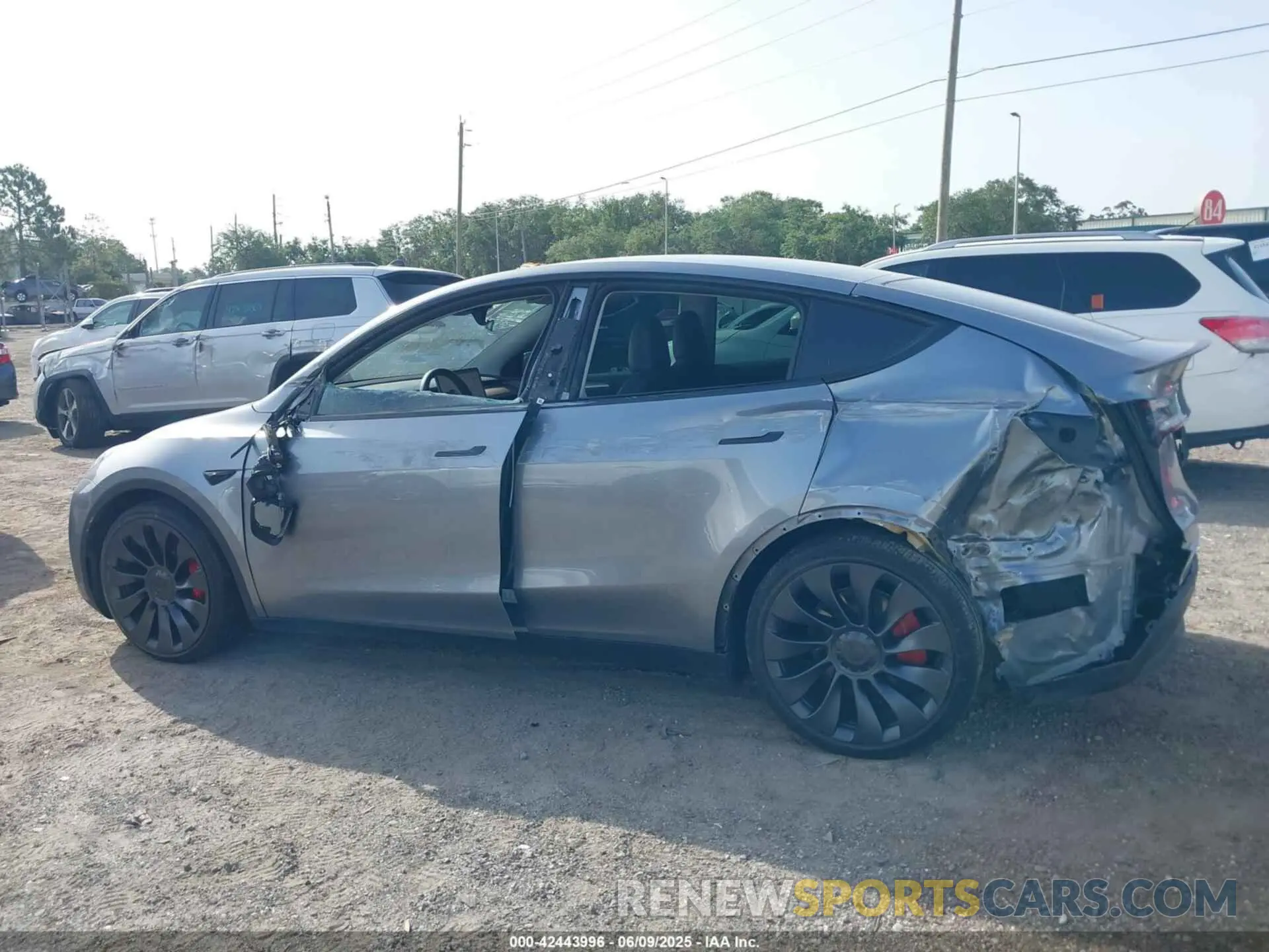 14 Photograph of a damaged car 7SAYGDEF5RA294237 TESLA MODEL Y 2024