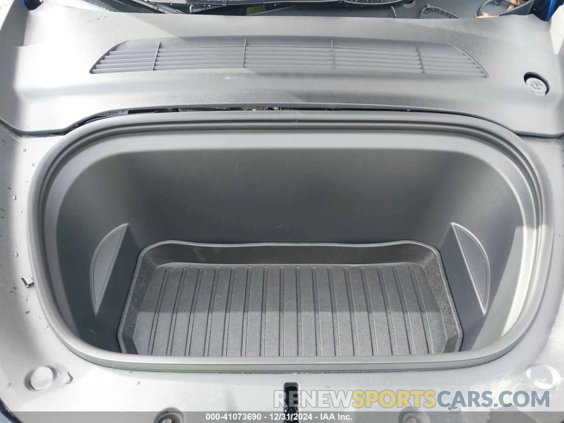 10 Photograph of a damaged car 7SAYGDEF5RF028607 TESLA MODEL Y 2024