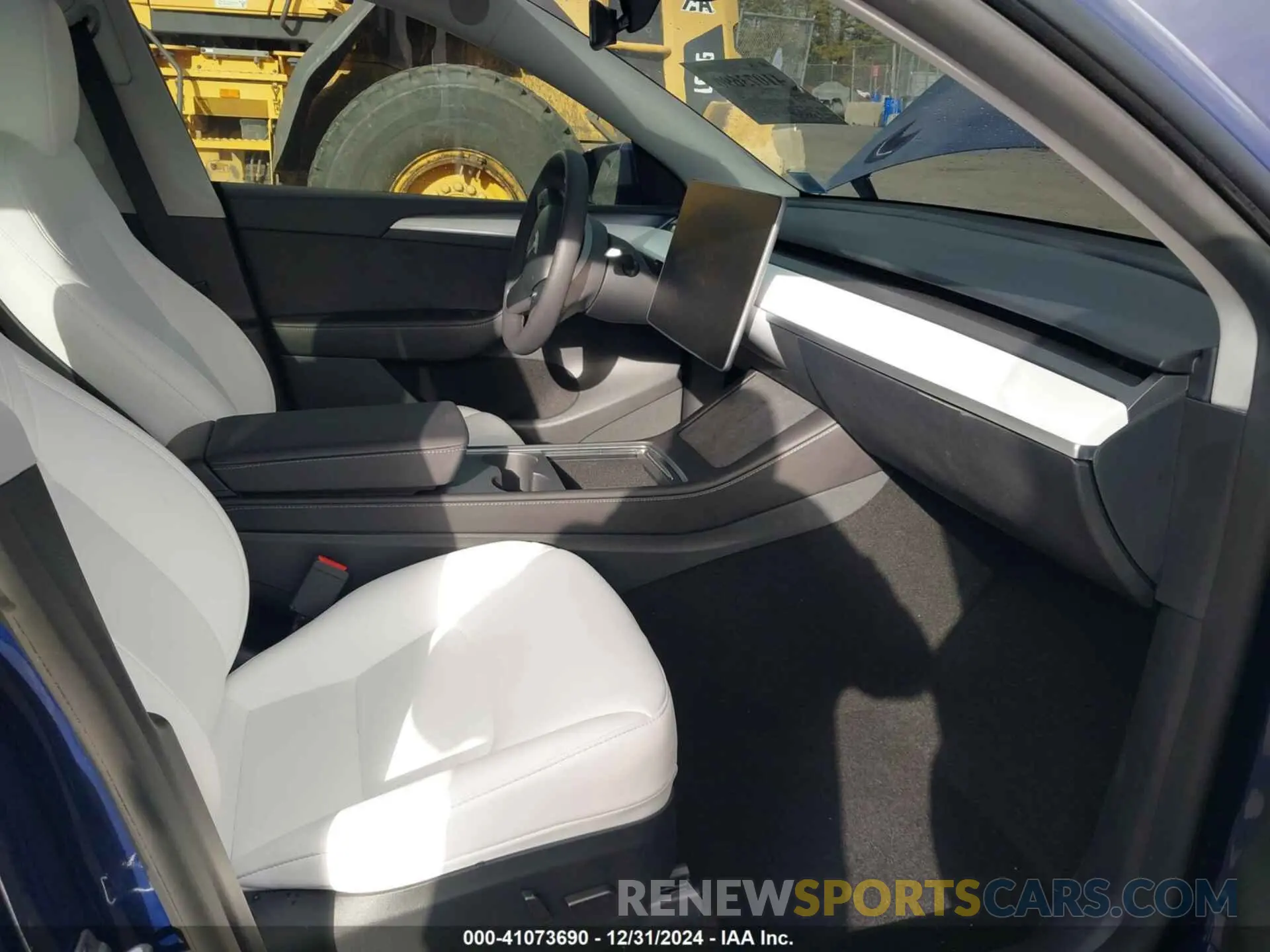 5 Photograph of a damaged car 7SAYGDEF5RF028607 TESLA MODEL Y 2024