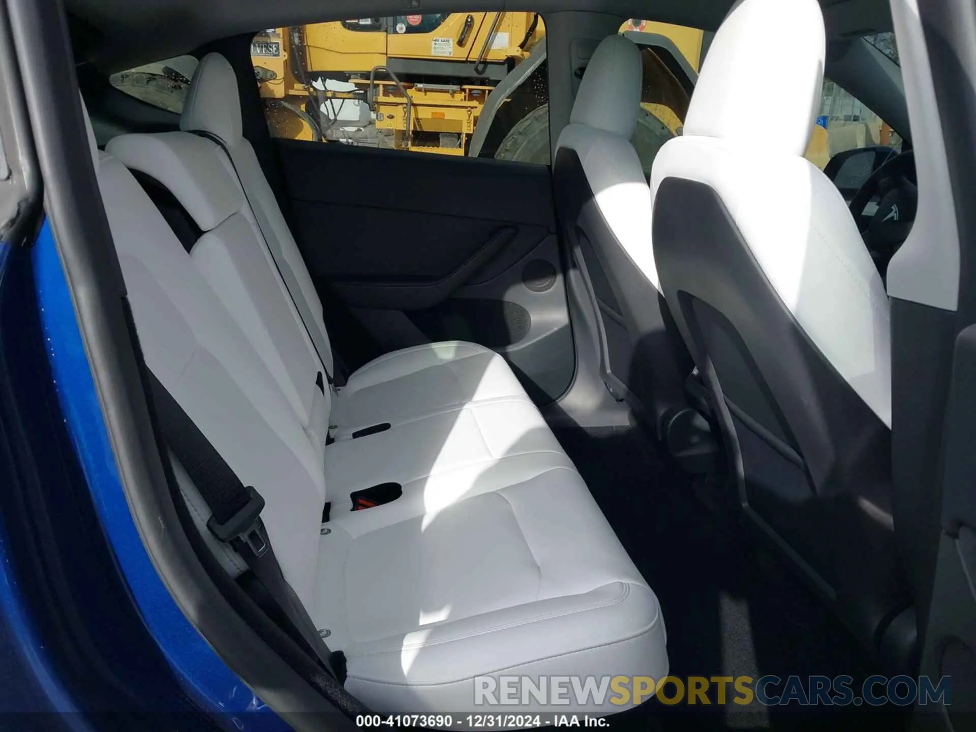 8 Photograph of a damaged car 7SAYGDEF5RF028607 TESLA MODEL Y 2024
