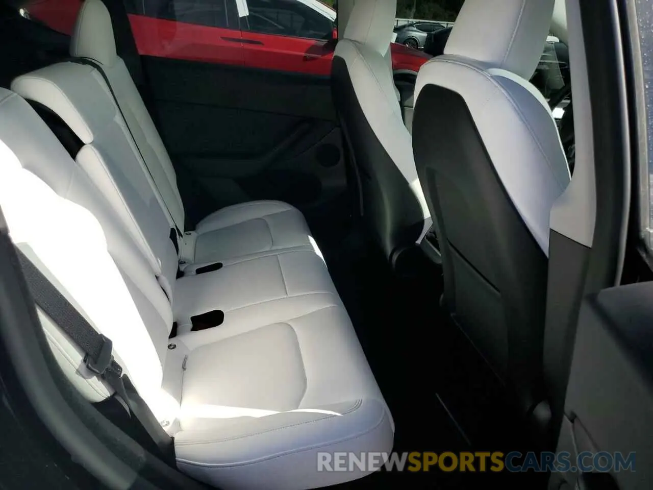 10 Photograph of a damaged car 7SAYGDEF5RF040367 TESLA MODEL Y 2024