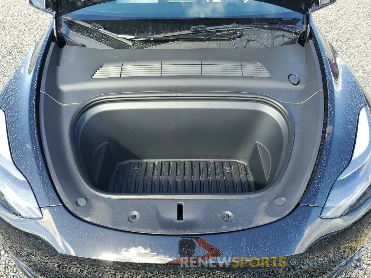 11 Photograph of a damaged car 7SAYGDEF5RF040367 TESLA MODEL Y 2024
