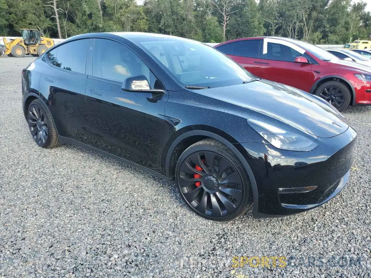 4 Photograph of a damaged car 7SAYGDEF5RF040367 TESLA MODEL Y 2024