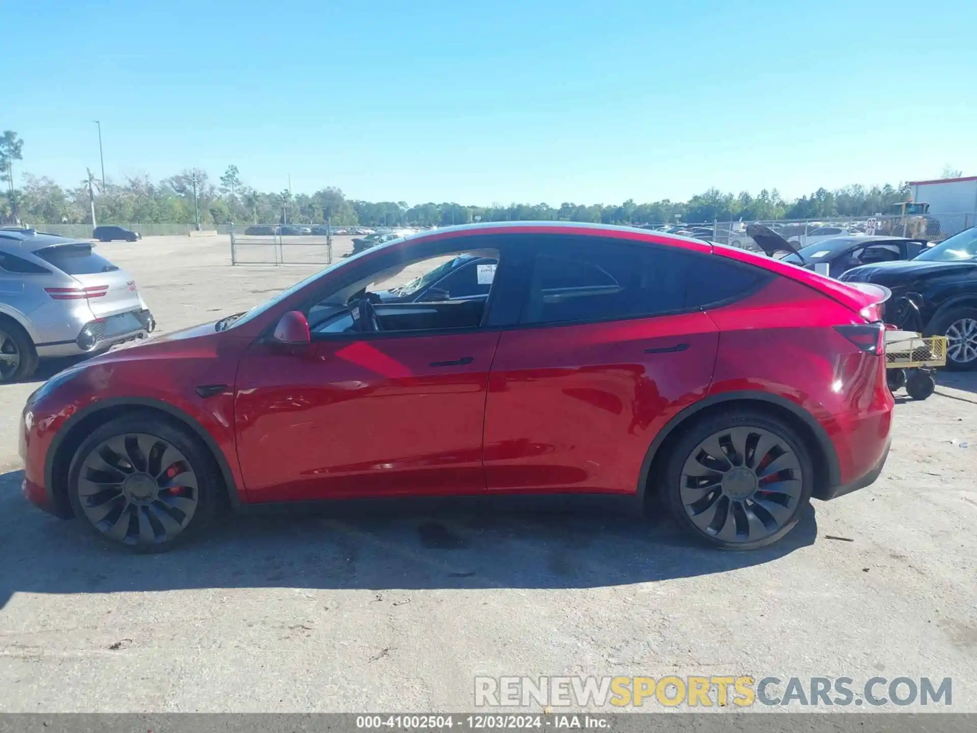 14 Photograph of a damaged car 7SAYGDEF5RF044807 TESLA MODEL Y 2024