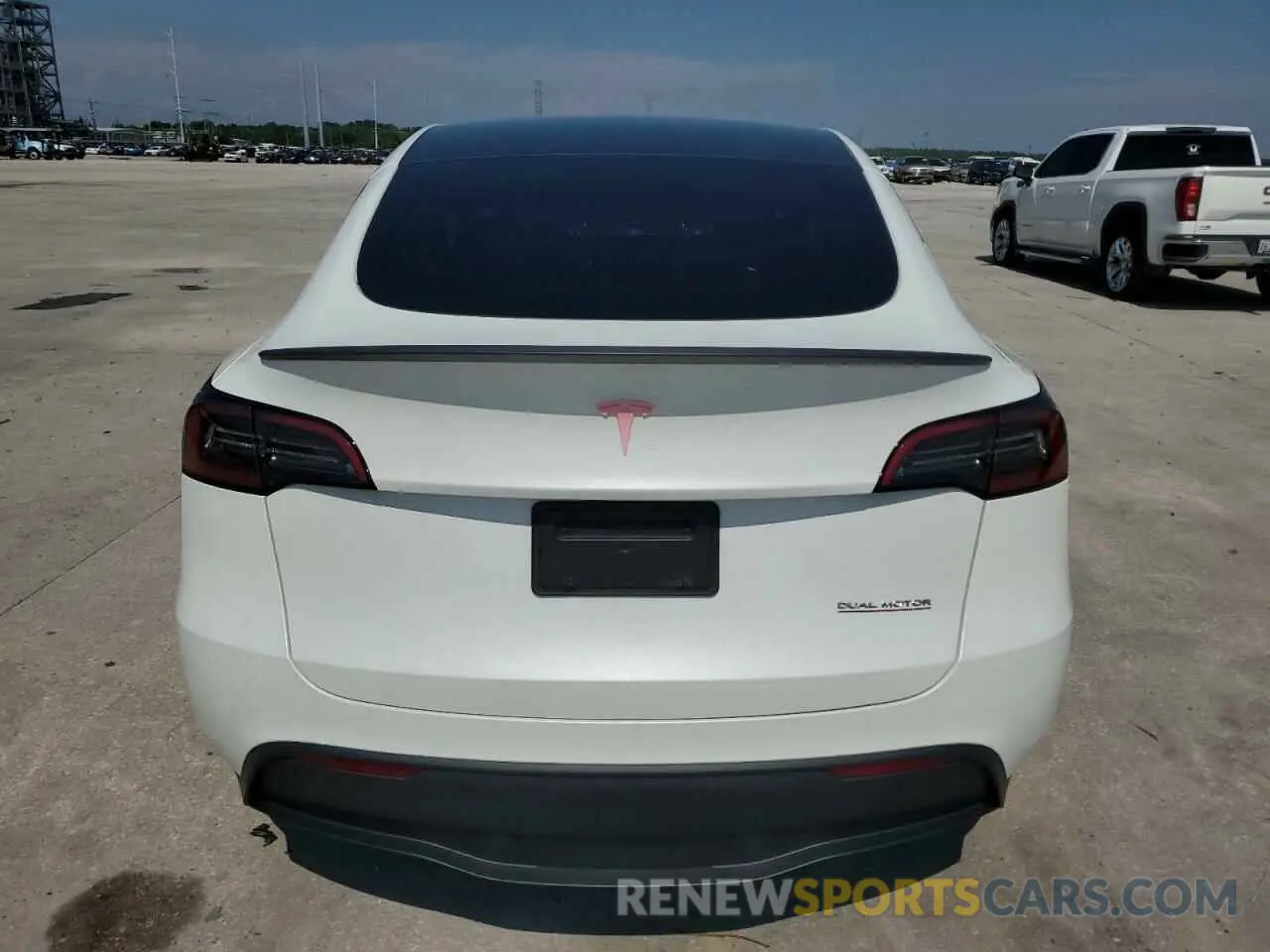 6 Photograph of a damaged car 7SAYGDEF5RF046511 TESLA MODEL Y 2024