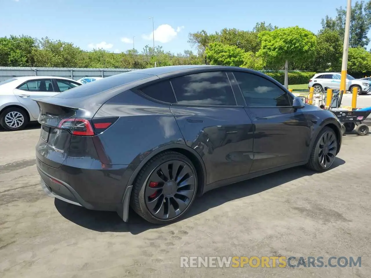 3 Photograph of a damaged car 7SAYGDEF5RF058755 TESLA MODEL Y 2024