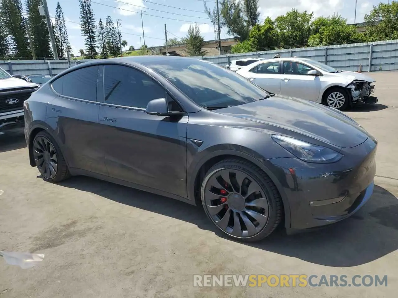 4 Photograph of a damaged car 7SAYGDEF5RF058755 TESLA MODEL Y 2024