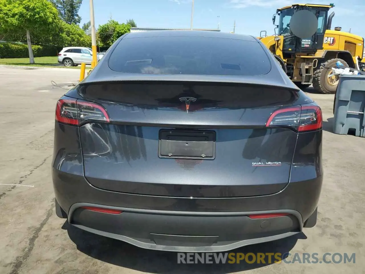 6 Photograph of a damaged car 7SAYGDEF5RF058755 TESLA MODEL Y 2024