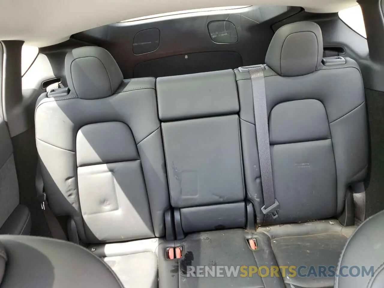 10 Photograph of a damaged car 7SAYGDEF5RF064183 TESLA MODEL Y 2024