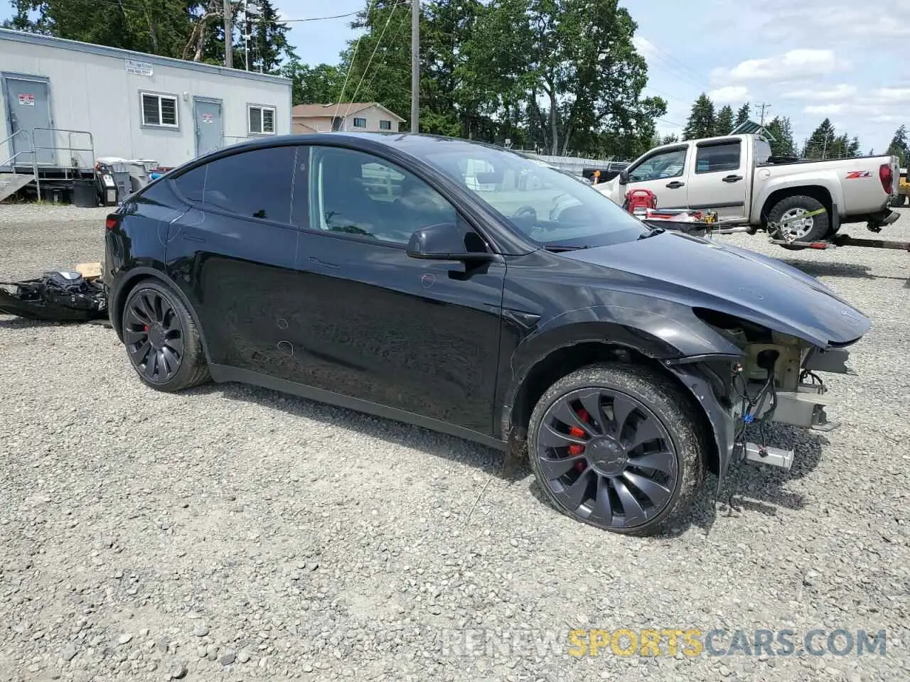 4 Photograph of a damaged car 7SAYGDEF5RF064183 TESLA MODEL Y 2024