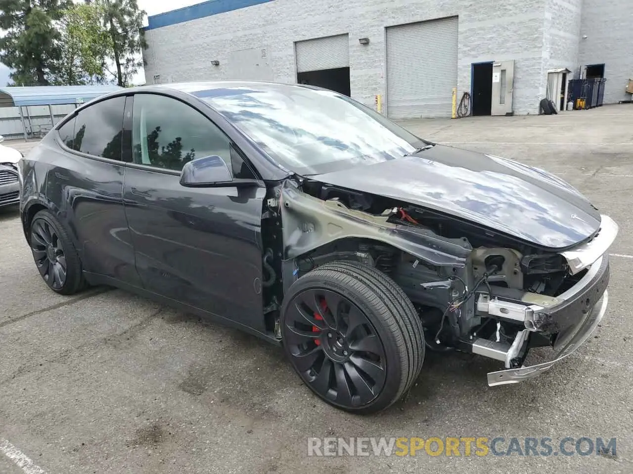 4 Photograph of a damaged car 7SAYGDEF5RF125127 TESLA MODEL Y 2024