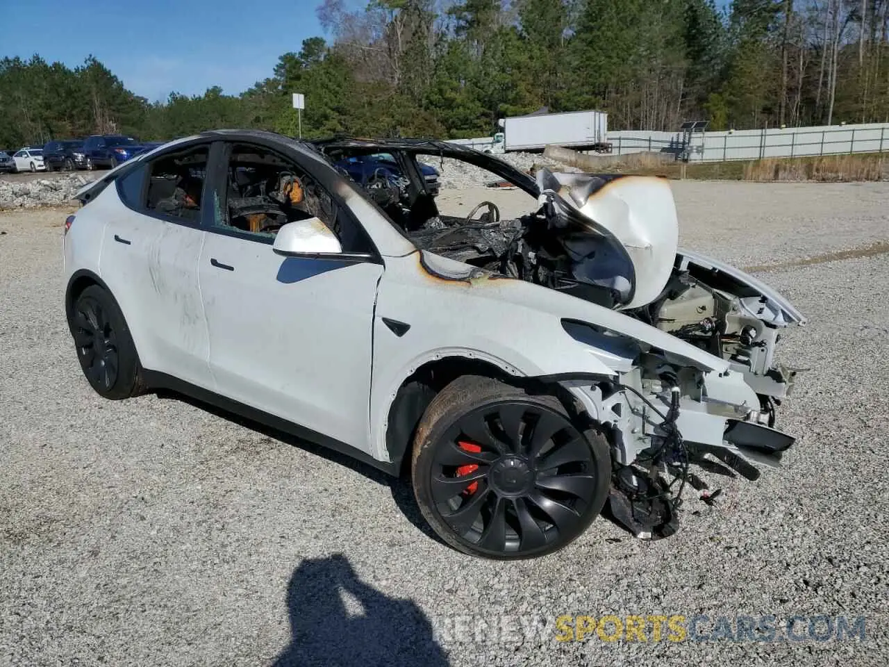 4 Photograph of a damaged car 7SAYGDEF5RF183755 TESLA MODEL Y 2024