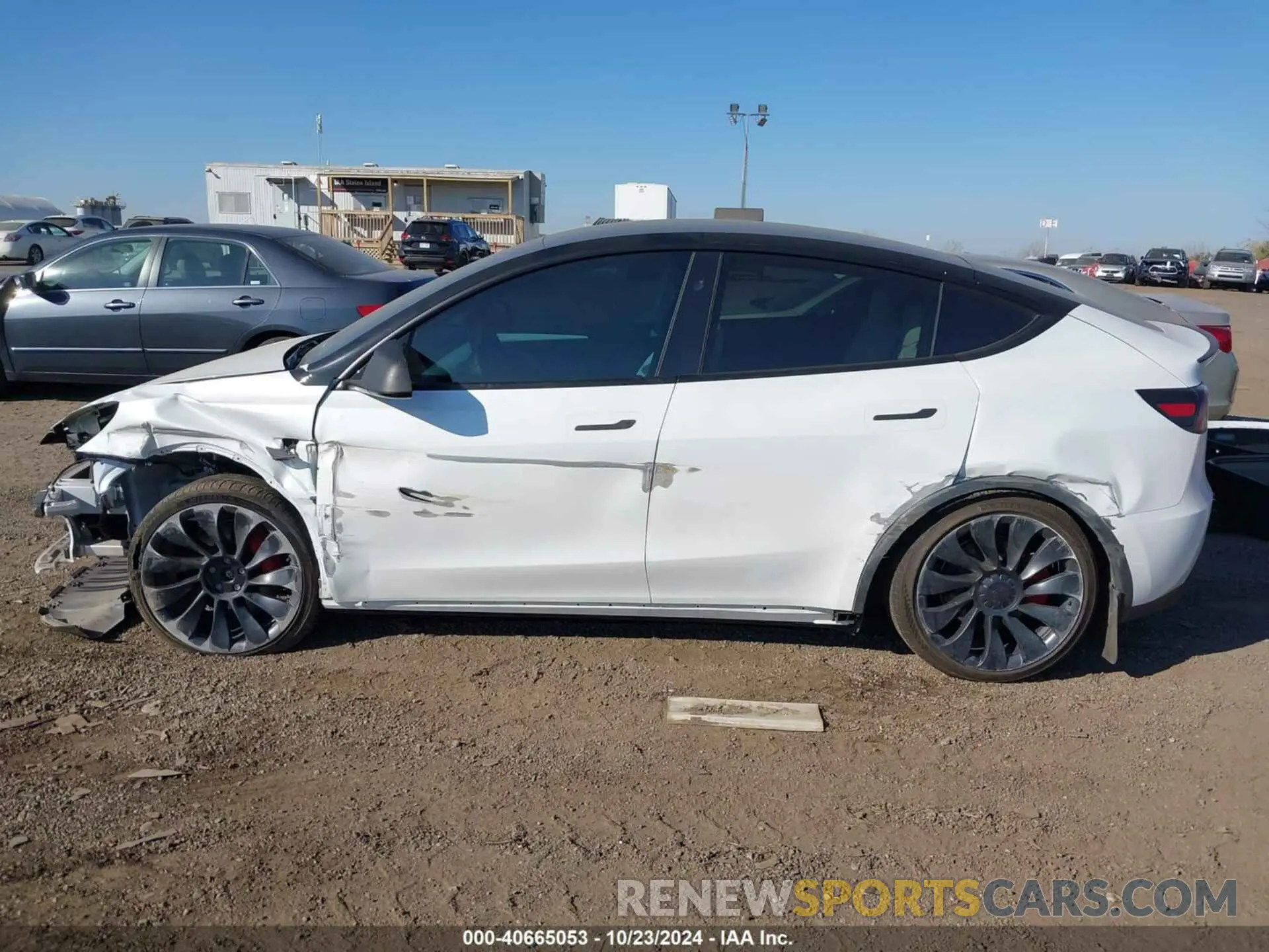 15 Photograph of a damaged car 7SAYGDEF6RA262221 TESLA MODEL Y 2024