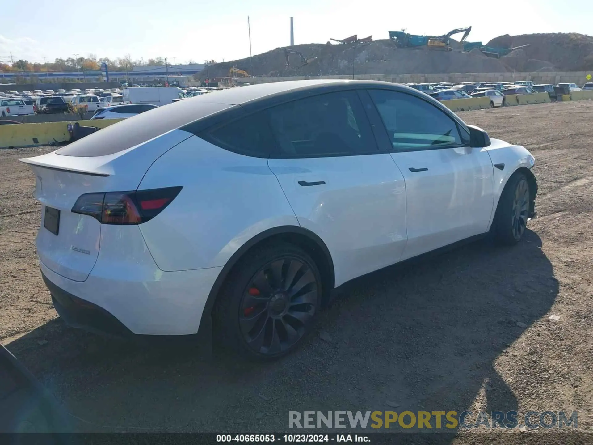 4 Photograph of a damaged car 7SAYGDEF6RA262221 TESLA MODEL Y 2024