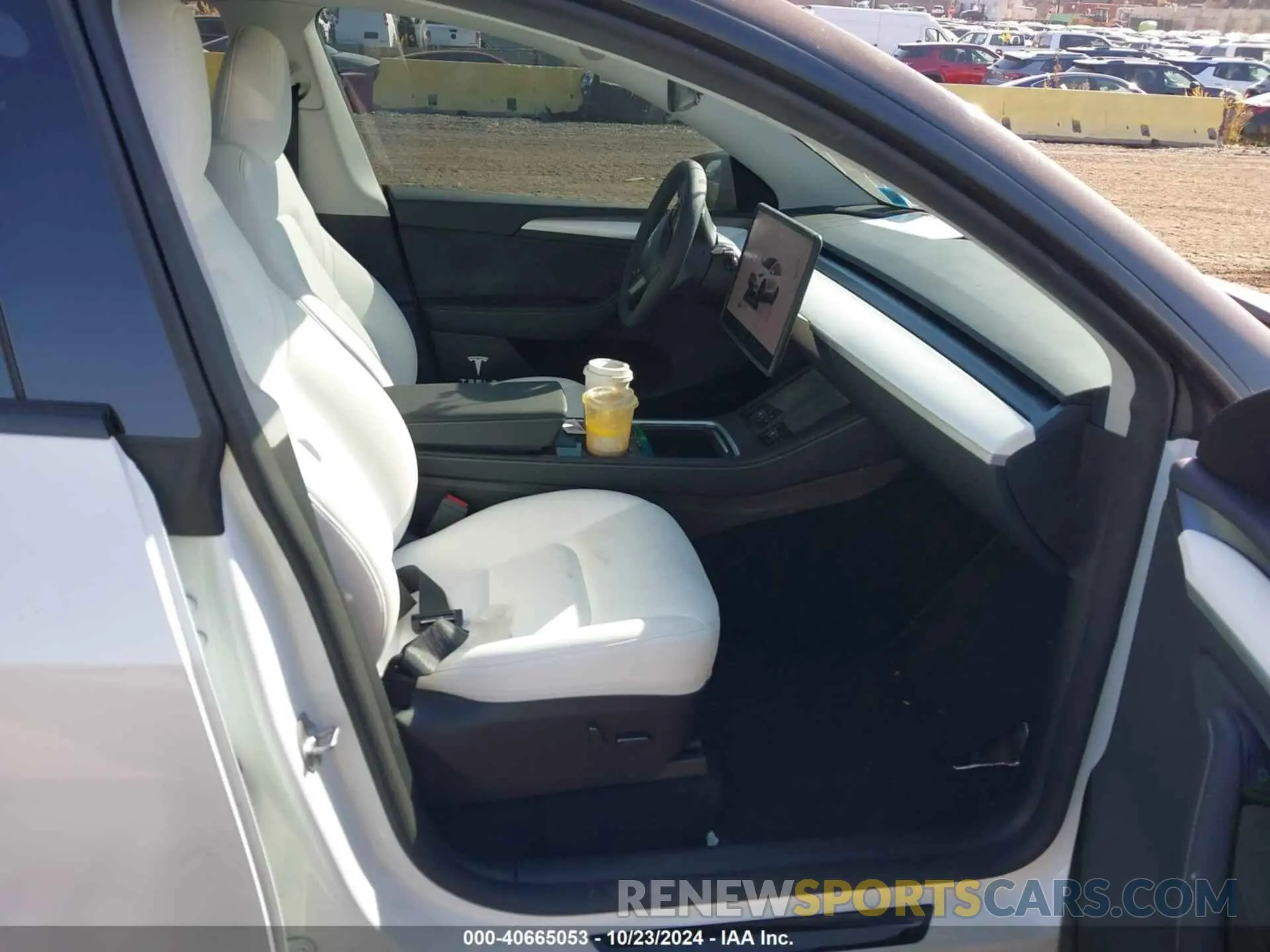 5 Photograph of a damaged car 7SAYGDEF6RA262221 TESLA MODEL Y 2024