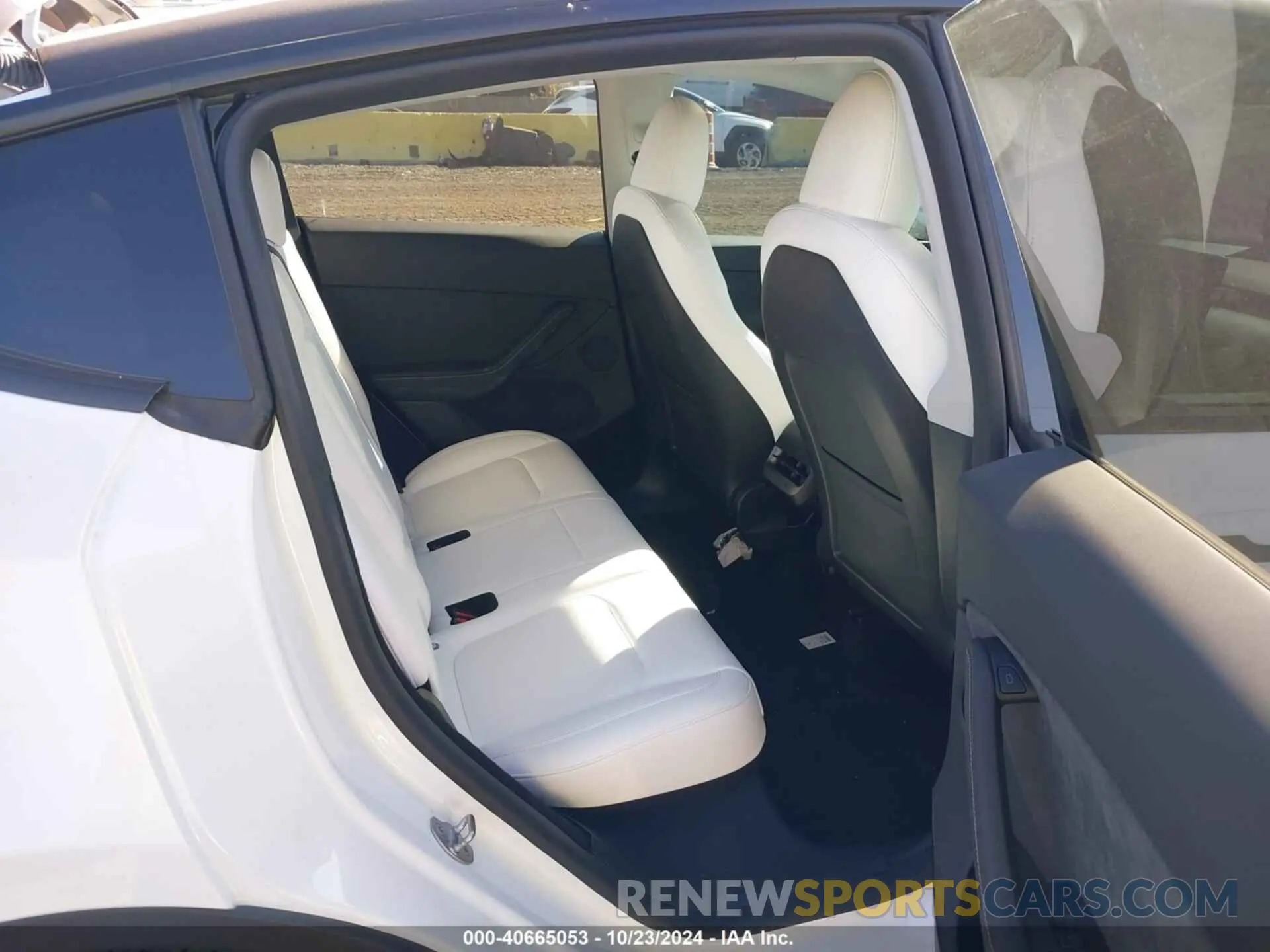 8 Photograph of a damaged car 7SAYGDEF6RA262221 TESLA MODEL Y 2024