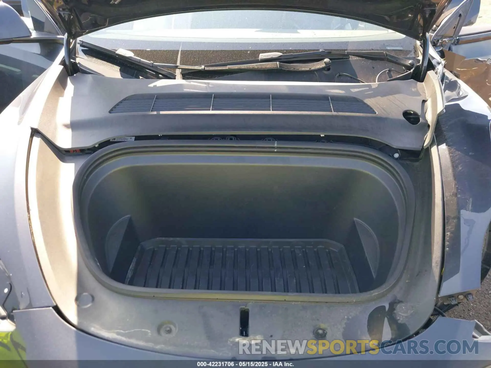 10 Photograph of a damaged car 7SAYGDEF6RA291217 TESLA MODEL Y 2024