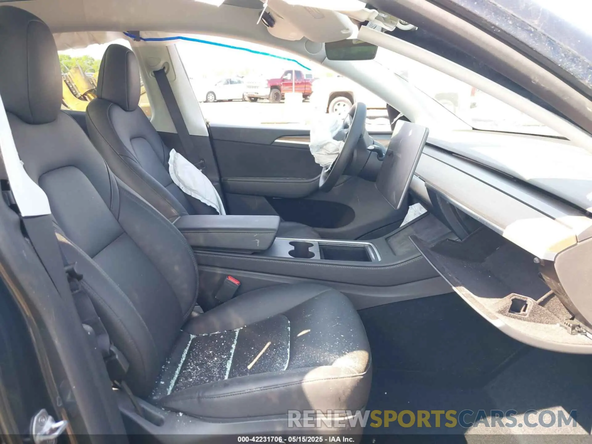 5 Photograph of a damaged car 7SAYGDEF6RA291217 TESLA MODEL Y 2024