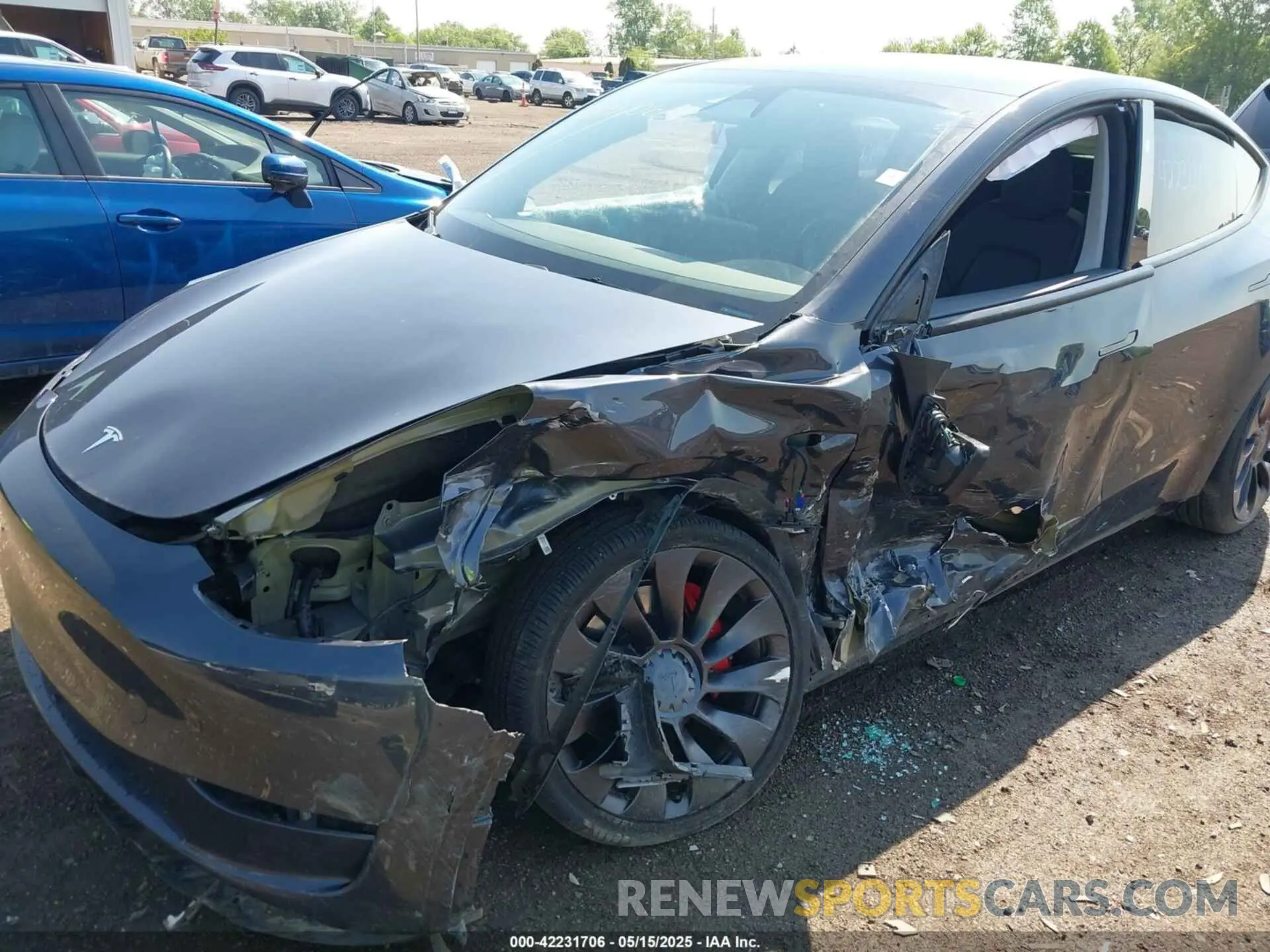 6 Photograph of a damaged car 7SAYGDEF6RA291217 TESLA MODEL Y 2024