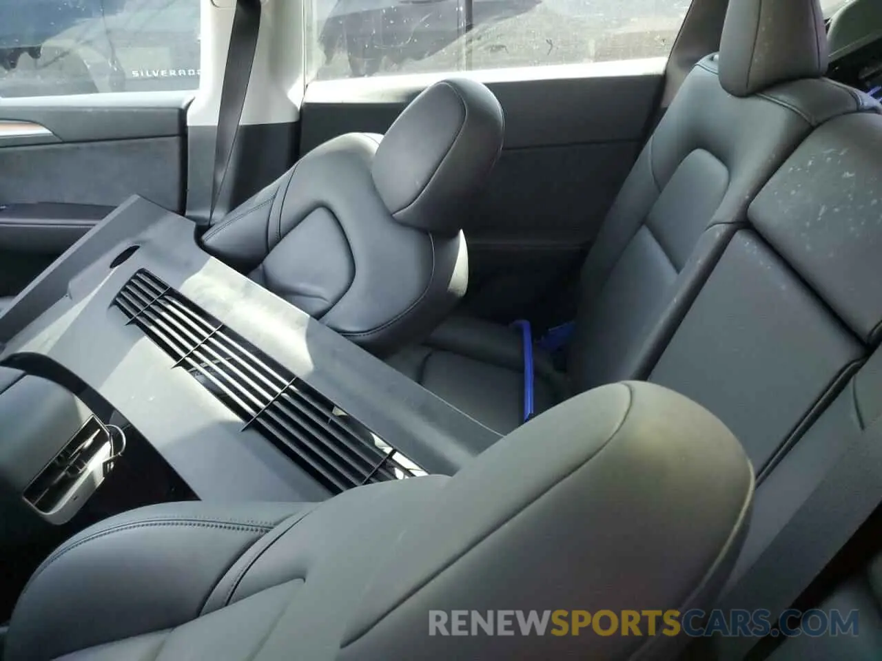 10 Photograph of a damaged car 7SAYGDEF6RF156631 TESLA MODEL Y 2024