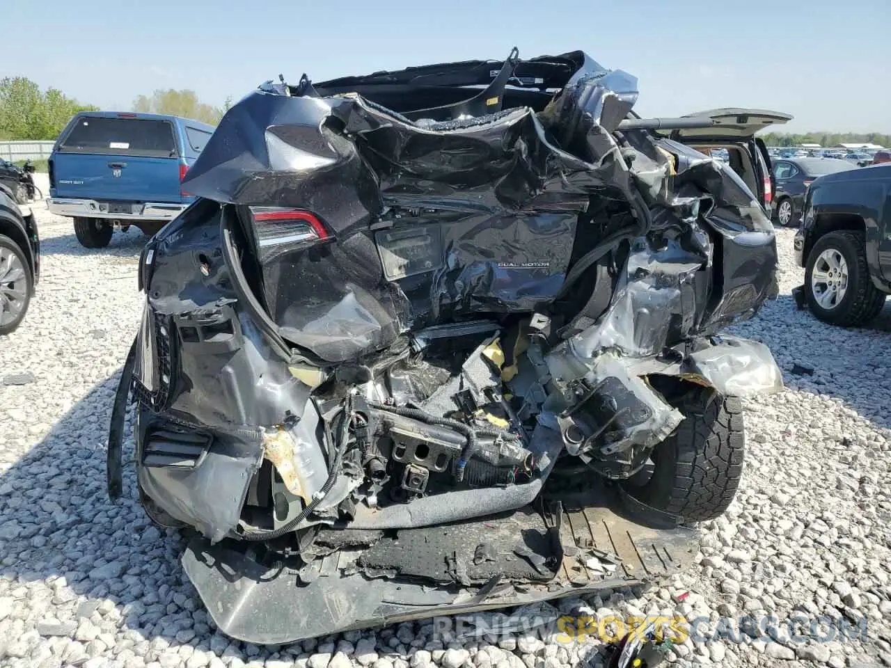 6 Photograph of a damaged car 7SAYGDEF6RF156631 TESLA MODEL Y 2024