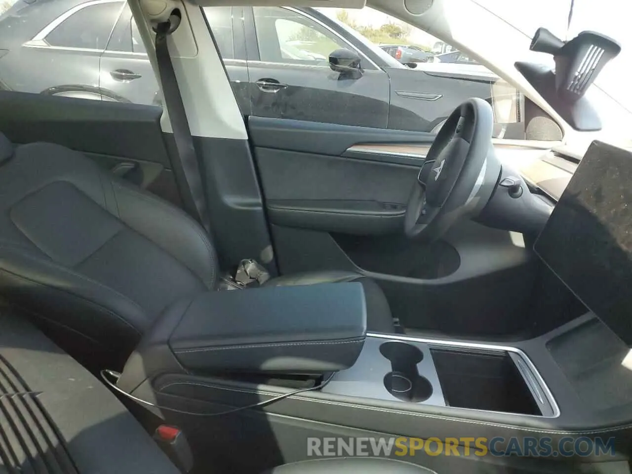 7 Photograph of a damaged car 7SAYGDEF6RF156631 TESLA MODEL Y 2024