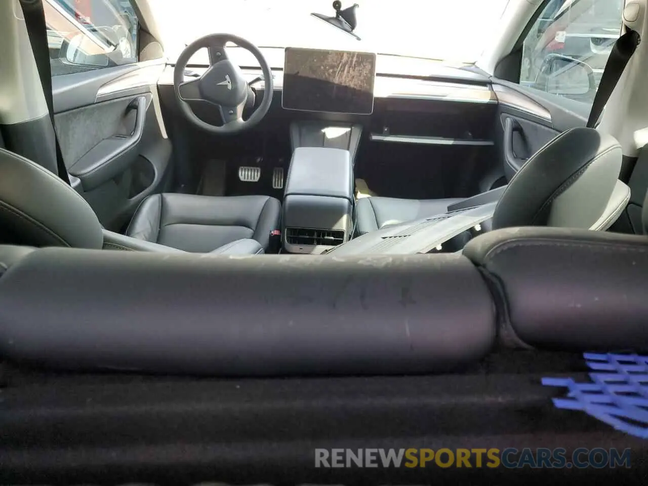 8 Photograph of a damaged car 7SAYGDEF6RF156631 TESLA MODEL Y 2024