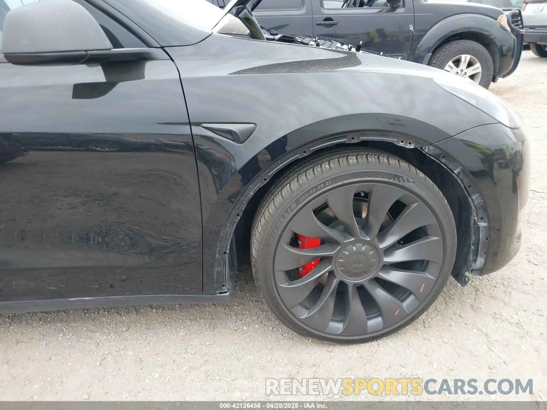 6 Photograph of a damaged car 7SAYGDEF7RA267752 TESLA MODEL Y 2024