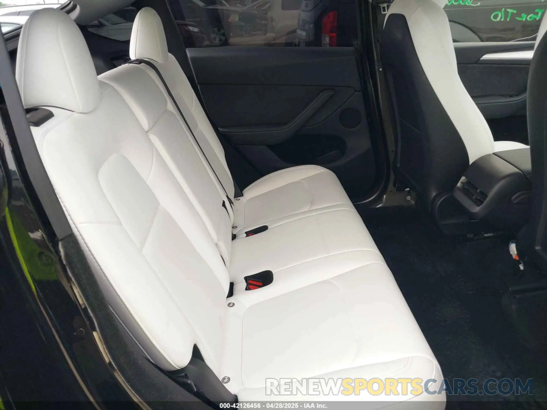 8 Photograph of a damaged car 7SAYGDEF7RA267752 TESLA MODEL Y 2024