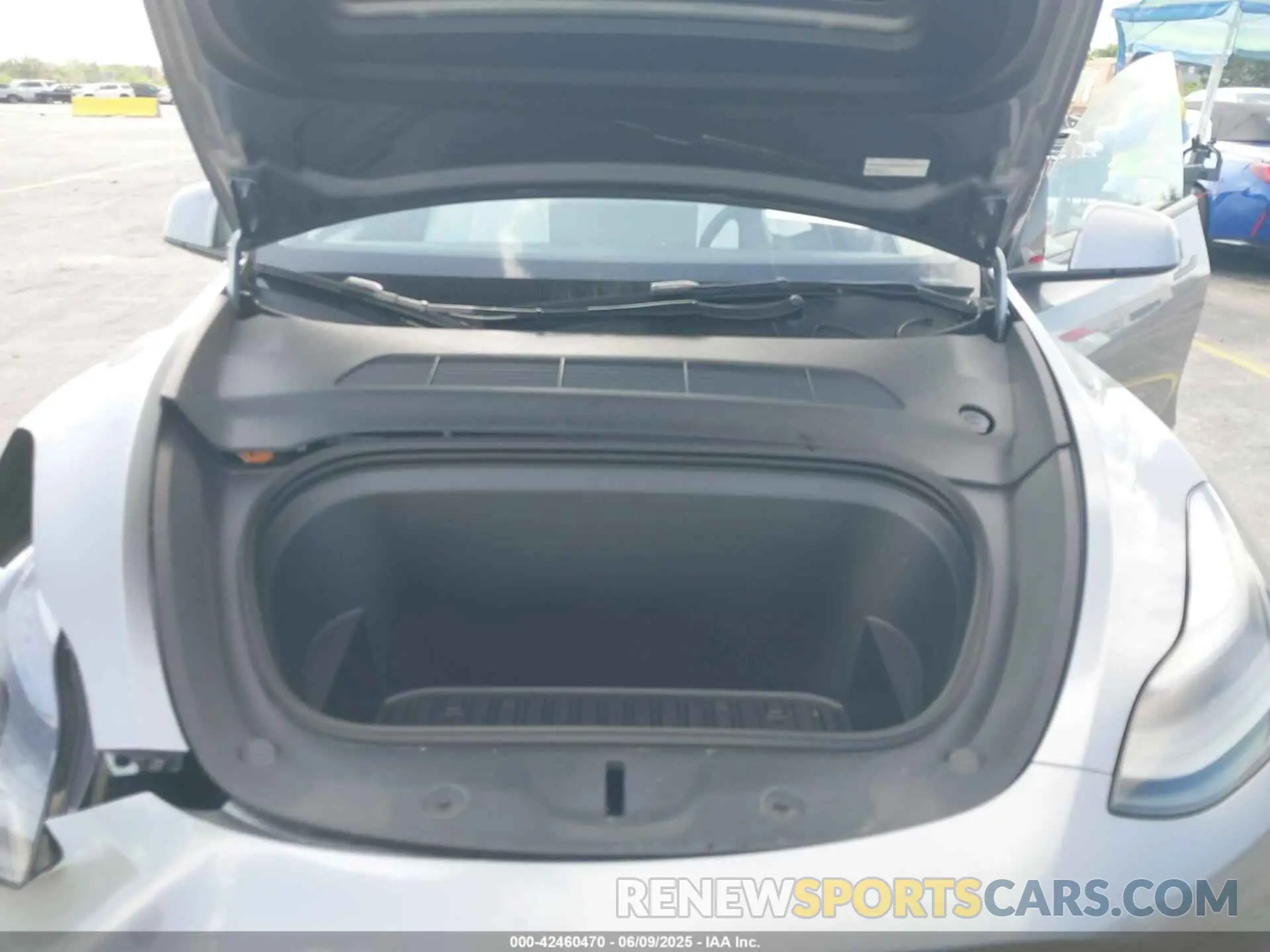 10 Photograph of a damaged car 7SAYGDEF7RA296765 TESLA MODEL Y 2024