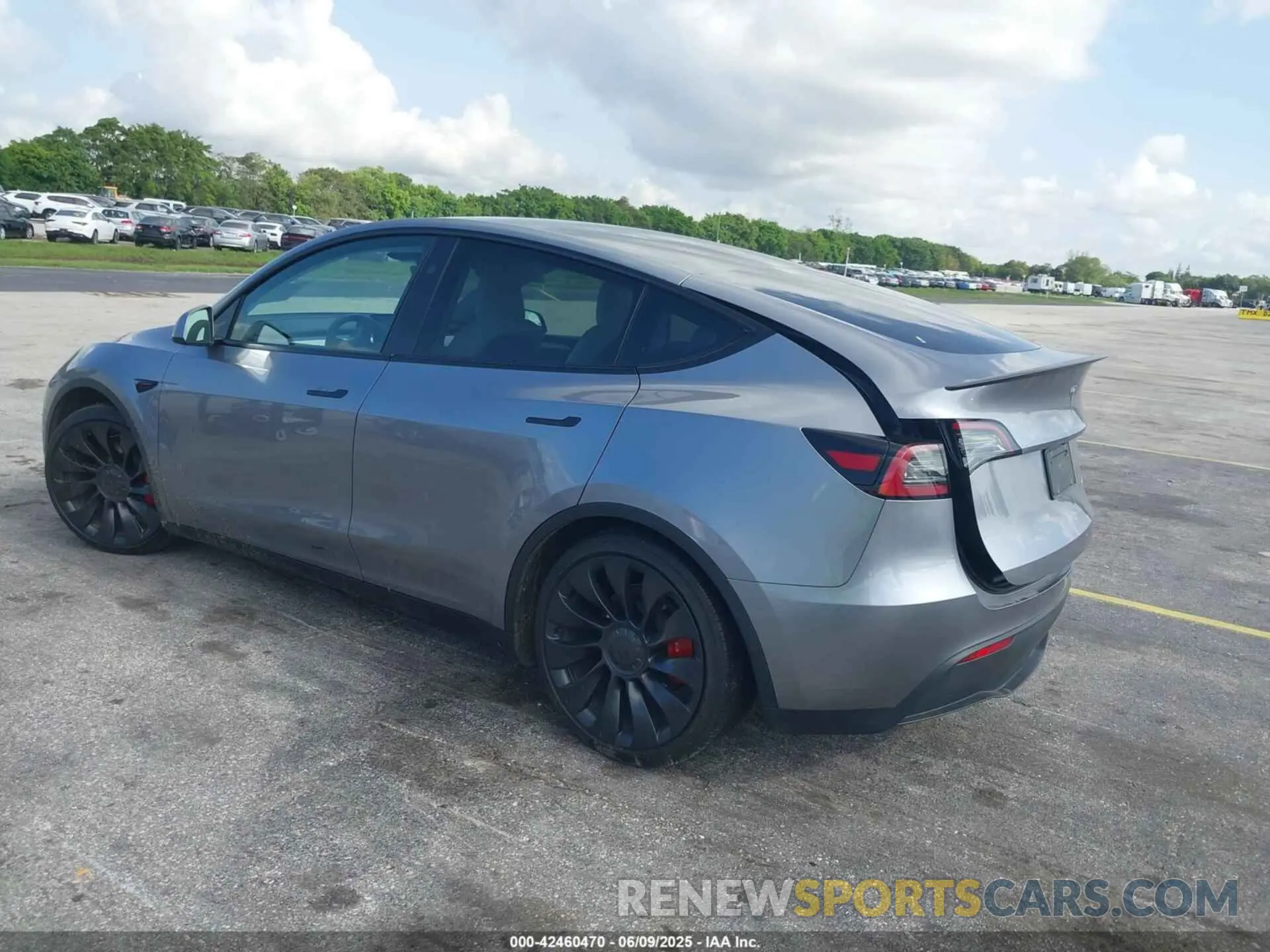 3 Photograph of a damaged car 7SAYGDEF7RA296765 TESLA MODEL Y 2024