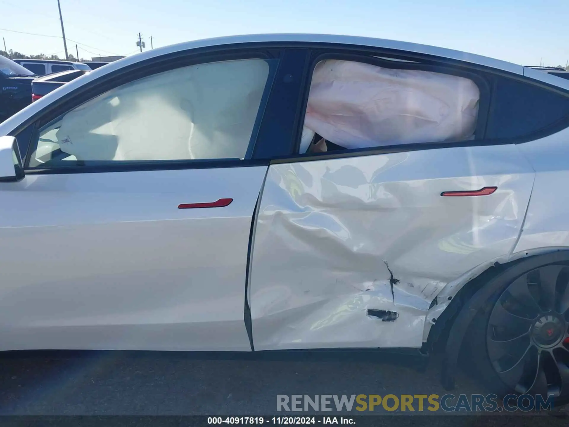 13 Photograph of a damaged car 7SAYGDEF7RA335483 TESLA MODEL Y 2024