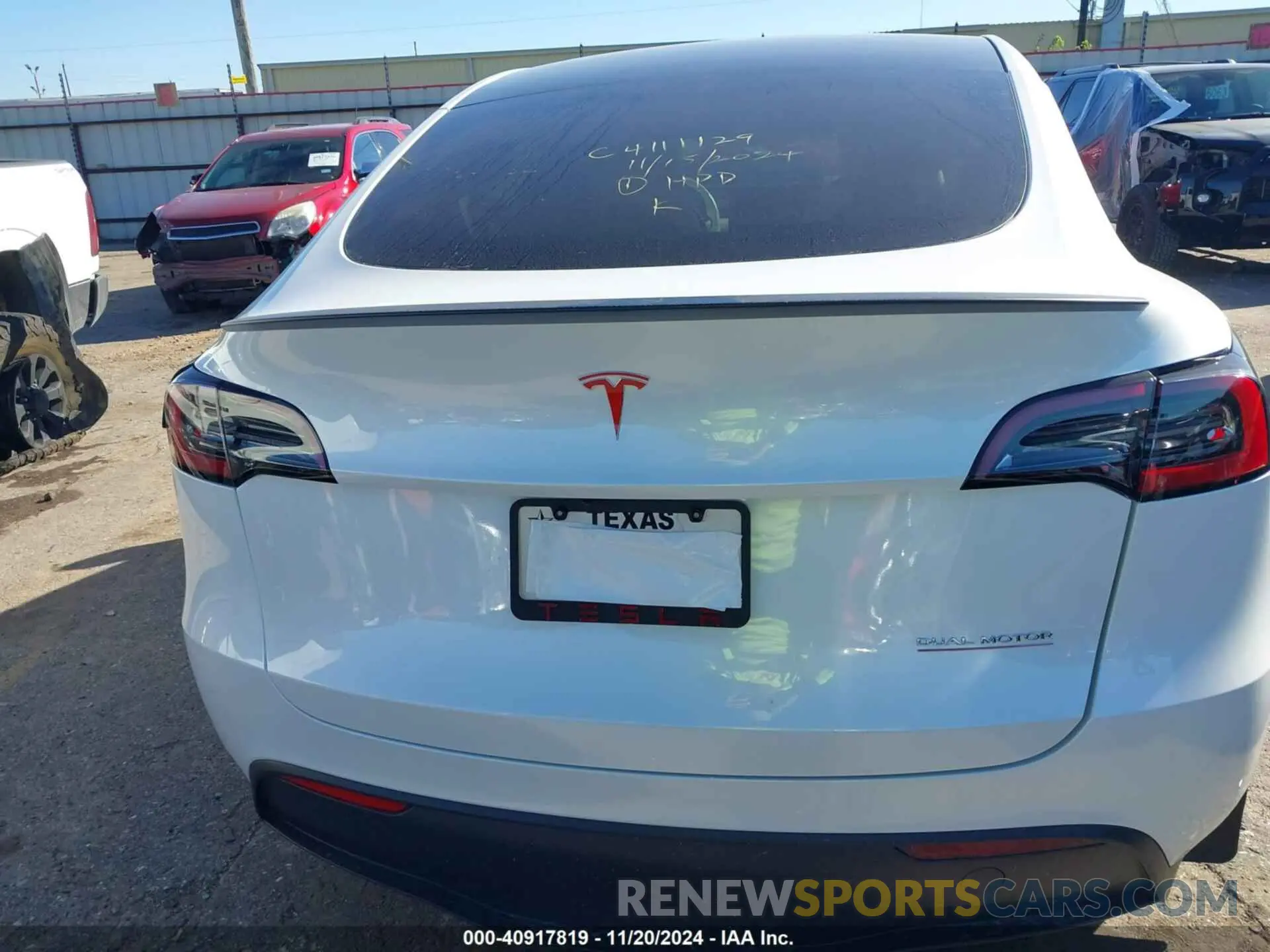 15 Photograph of a damaged car 7SAYGDEF7RA335483 TESLA MODEL Y 2024