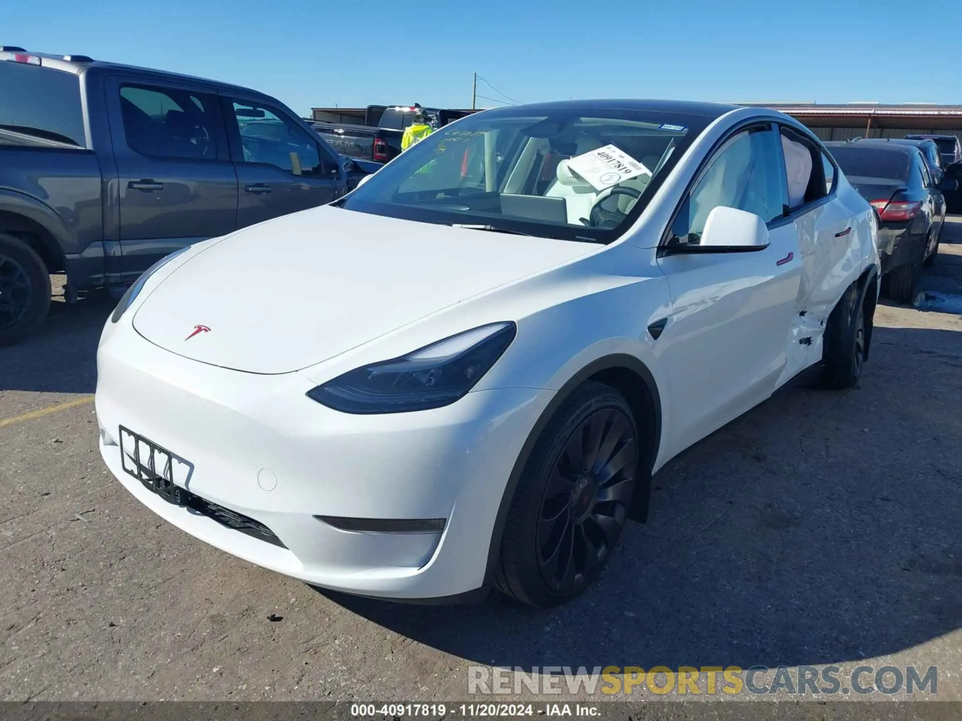 2 Photograph of a damaged car 7SAYGDEF7RA335483 TESLA MODEL Y 2024