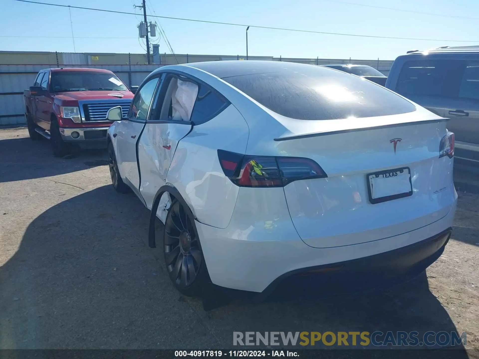 3 Photograph of a damaged car 7SAYGDEF7RA335483 TESLA MODEL Y 2024