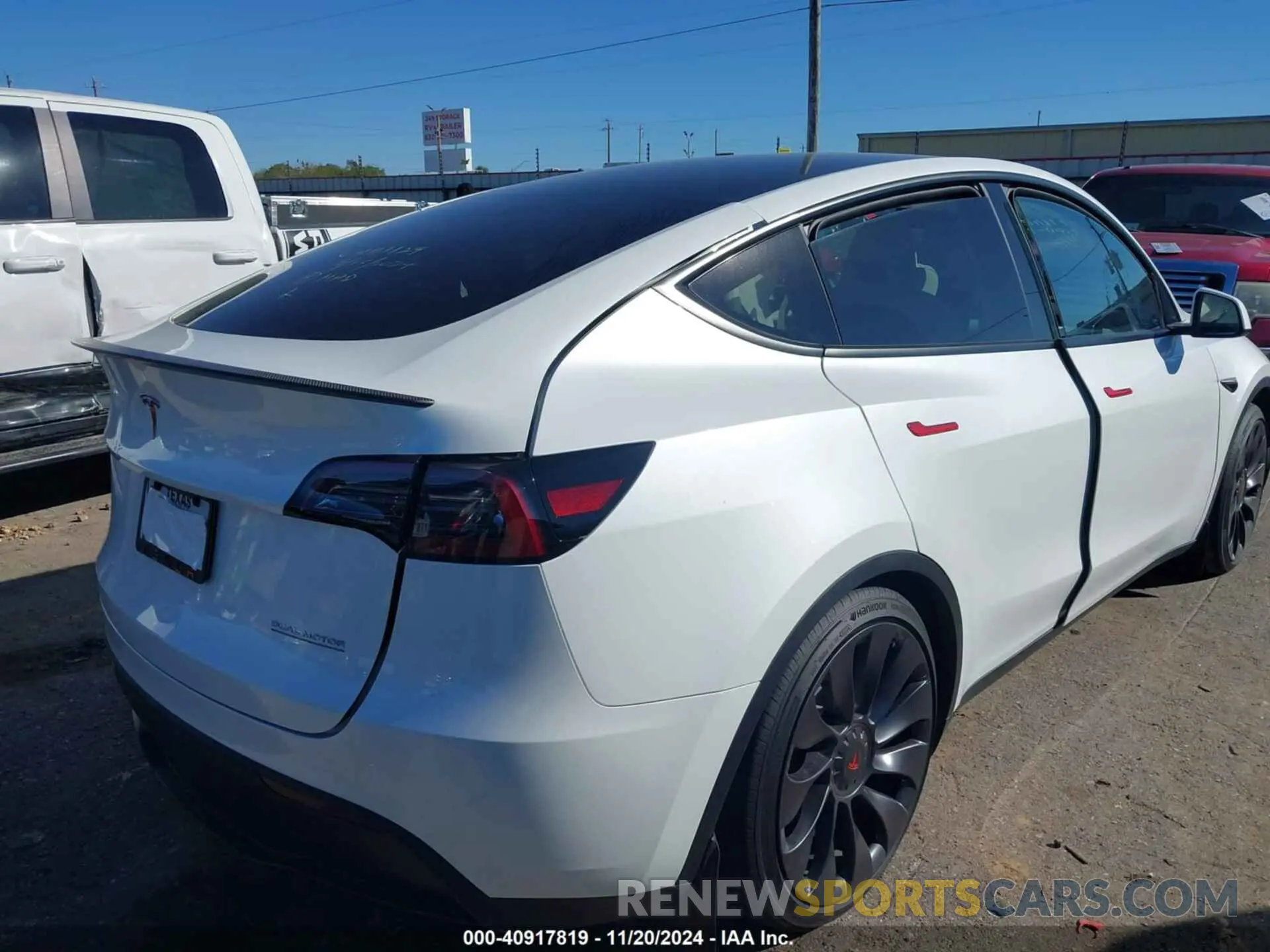 4 Photograph of a damaged car 7SAYGDEF7RA335483 TESLA MODEL Y 2024