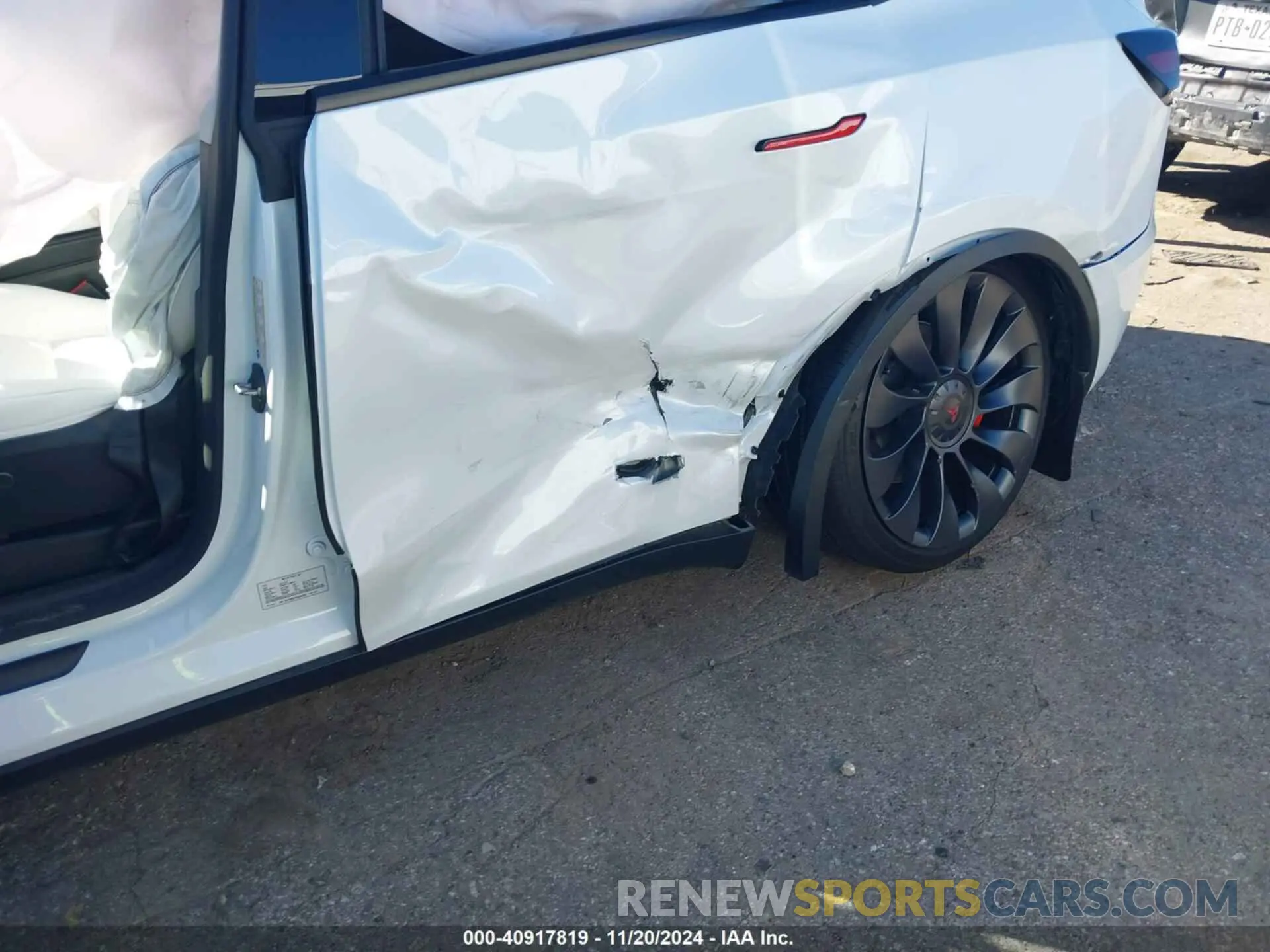 6 Photograph of a damaged car 7SAYGDEF7RA335483 TESLA MODEL Y 2024