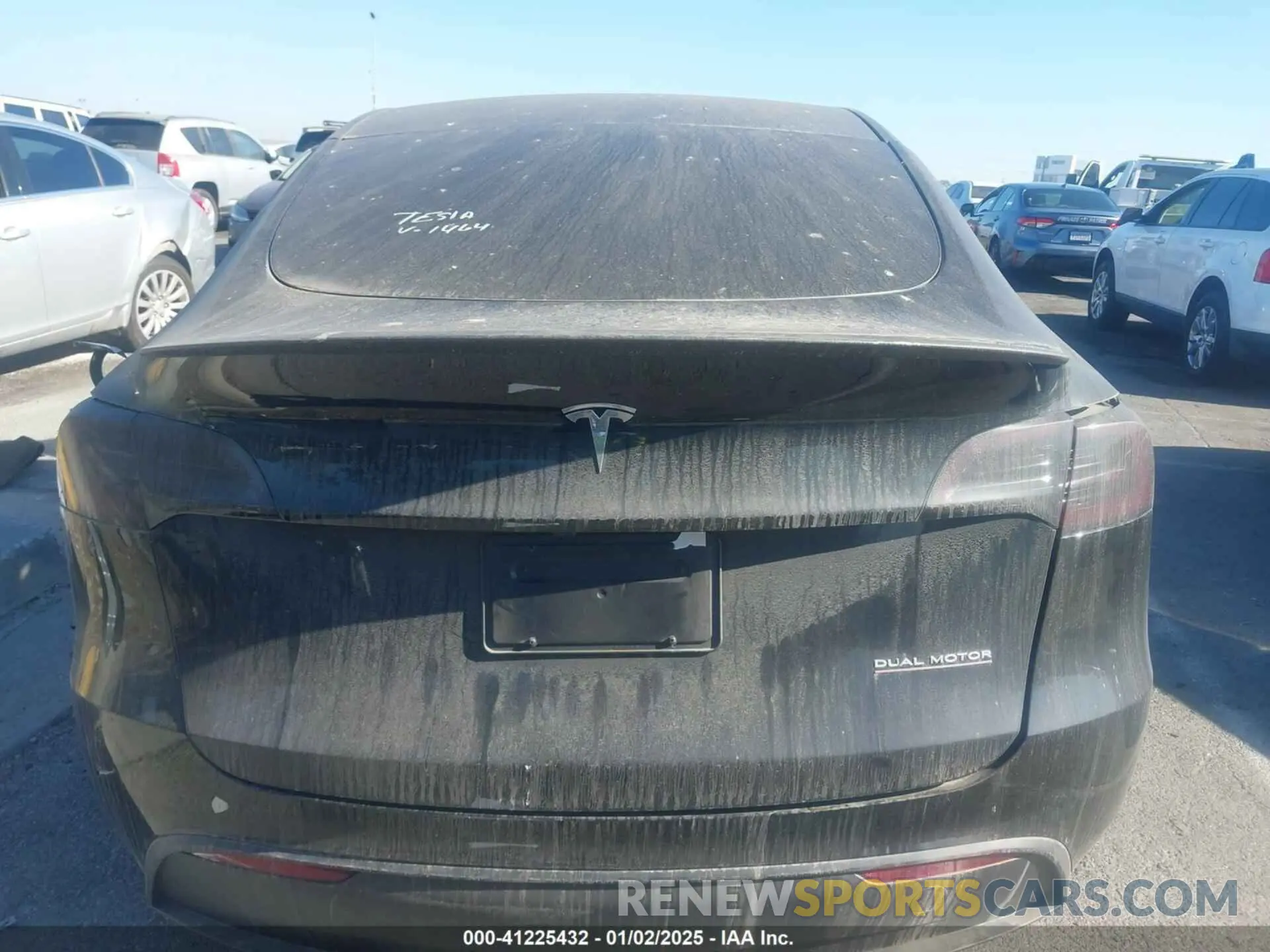 15 Photograph of a damaged car 7SAYGDEF7RF021464 TESLA MODEL Y 2024