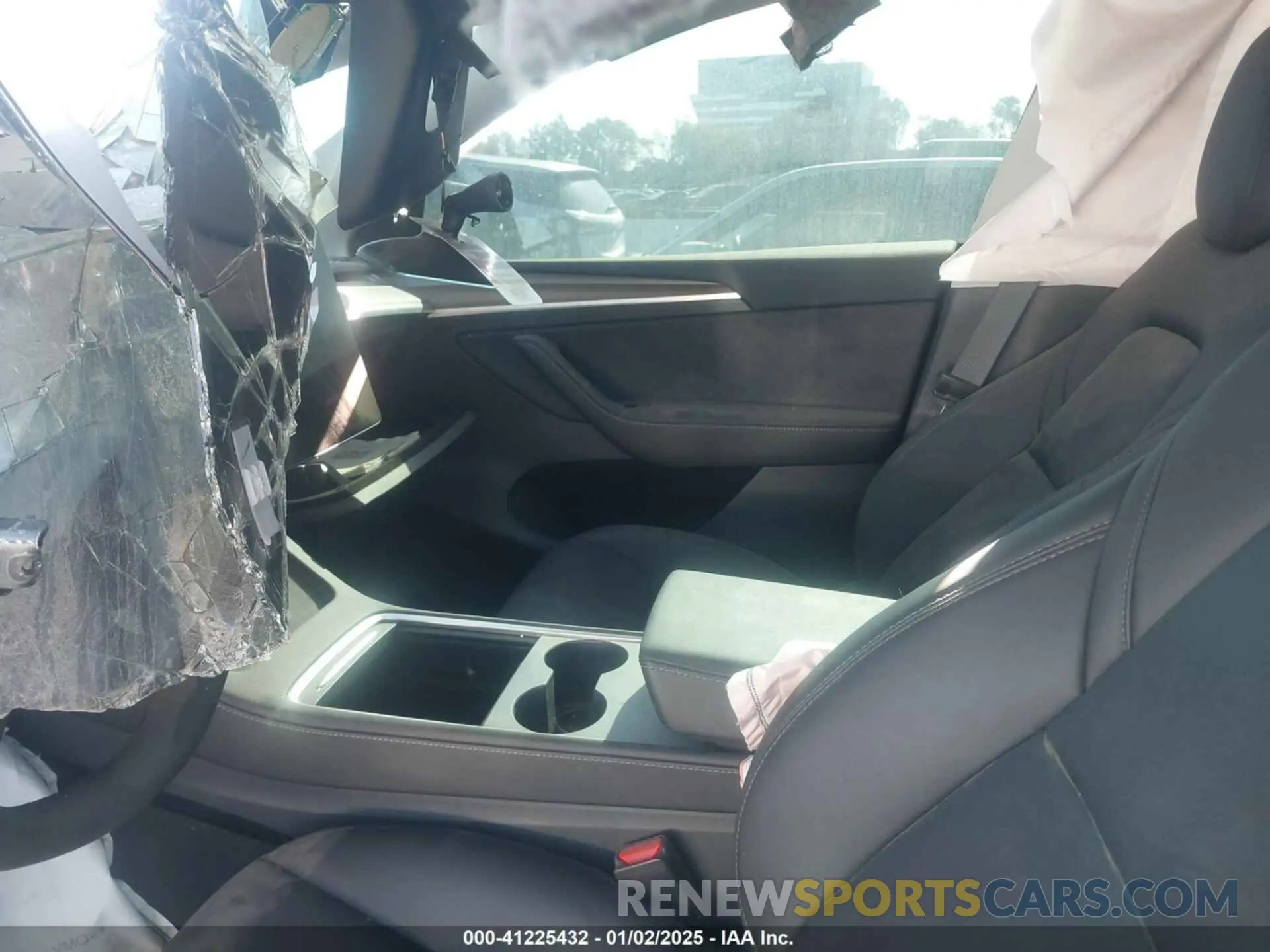 5 Photograph of a damaged car 7SAYGDEF7RF021464 TESLA MODEL Y 2024