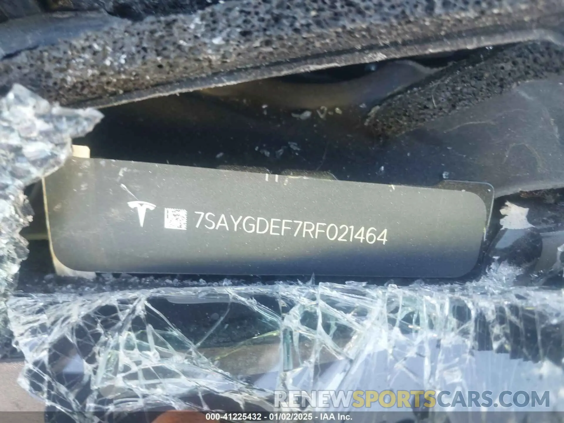 9 Photograph of a damaged car 7SAYGDEF7RF021464 TESLA MODEL Y 2024