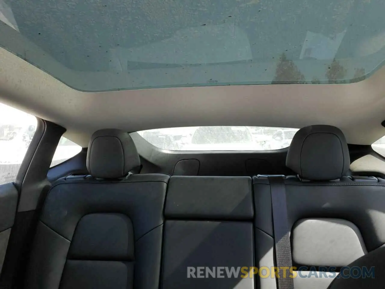 10 Photograph of a damaged car 7SAYGDEF7RF023036 TESLA MODEL Y 2024