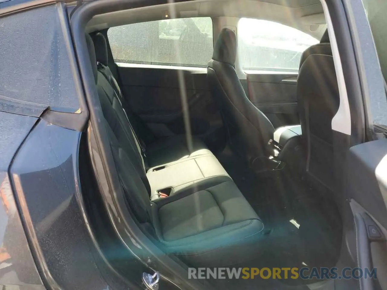11 Photograph of a damaged car 7SAYGDEF7RF023036 TESLA MODEL Y 2024